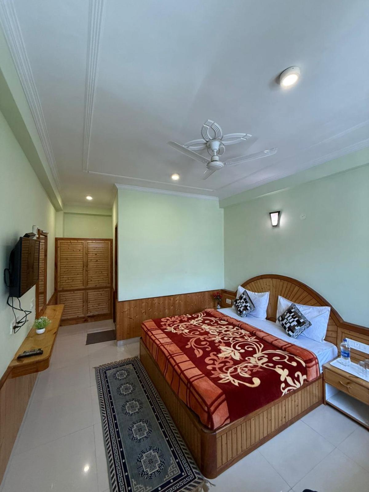 Hill Hotel Manali (Himachal Pradesh)